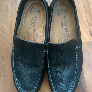 Wallin & Bros. men's black leather slip-ons